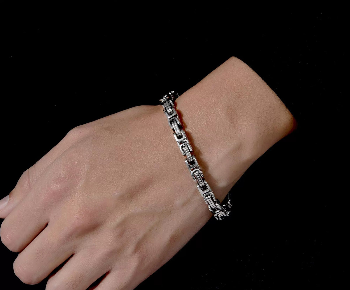 Cerberus Cuban-link bracelet with squared silver clasp