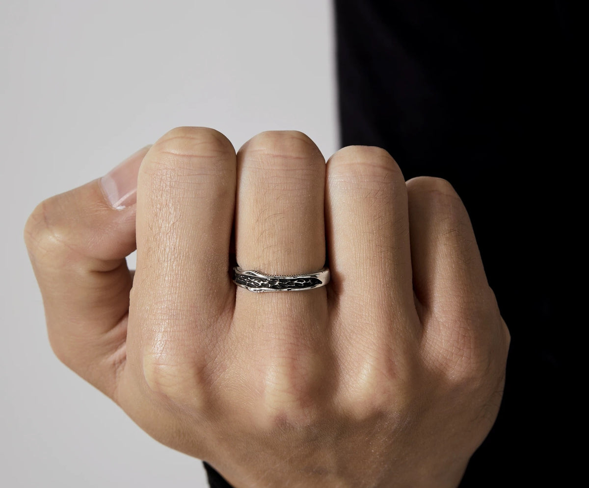 Chaos 925 silver ring with irregular molten texture