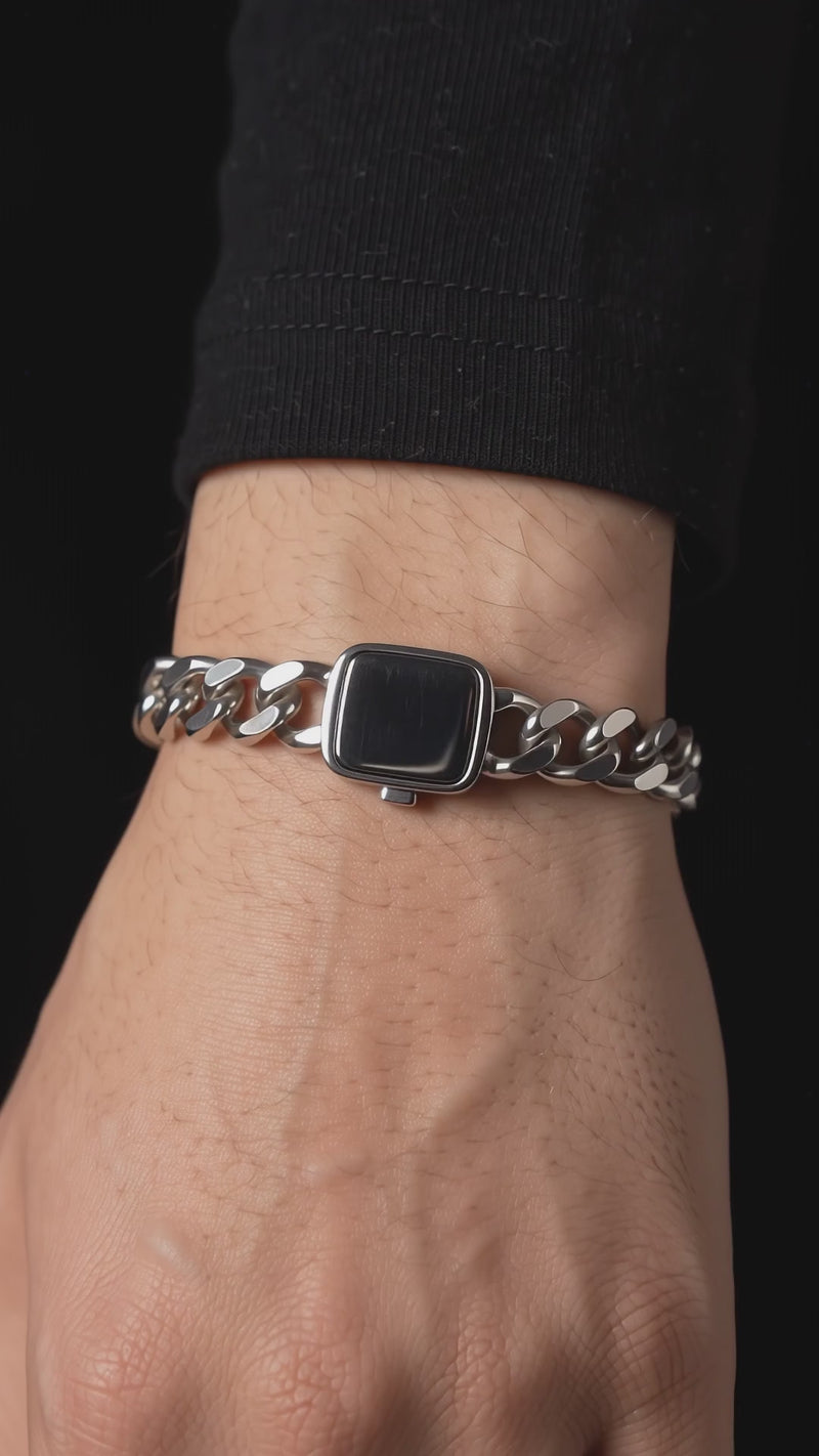 Minos five-second cinematic jewelry showcase.
