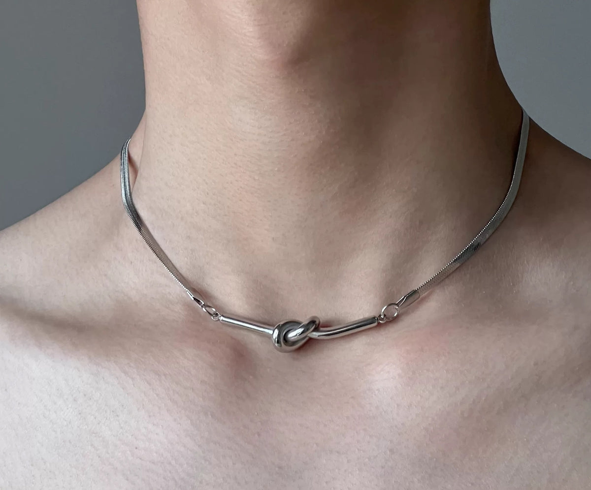 Ophion knotted snake-bone chain necklace in polished 925 silver